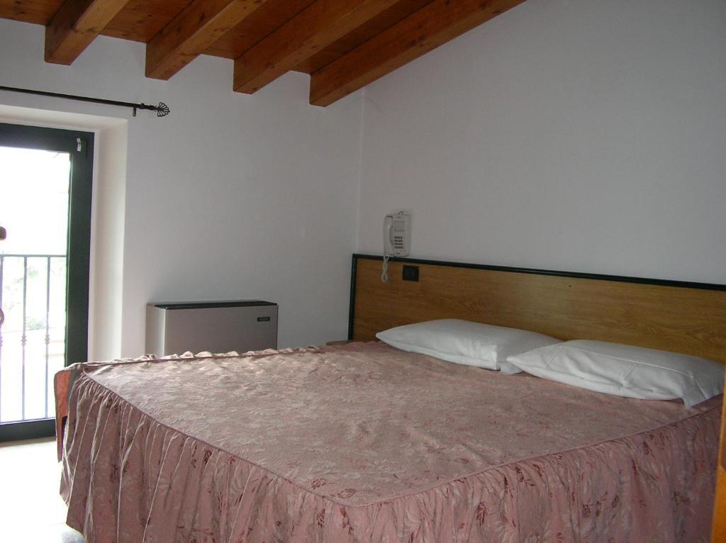 Hotel La Pergola Moniga del Garda Pokoj fotografie